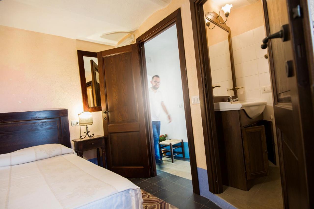 Castello Malicas Hotel Galtellì Buitenkant foto