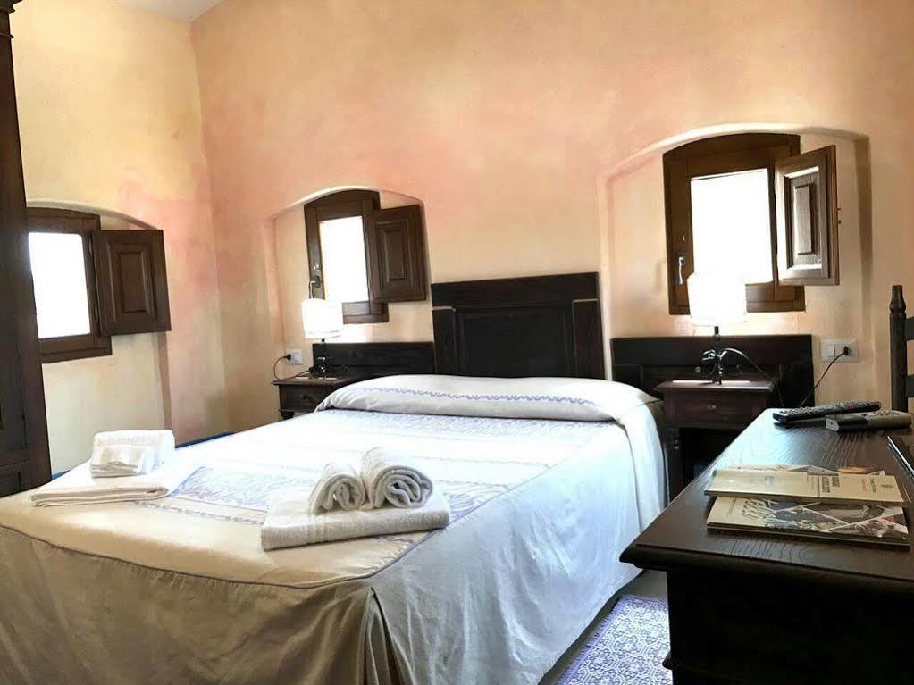 Castello Malicas Hotel Galtellì Buitenkant foto